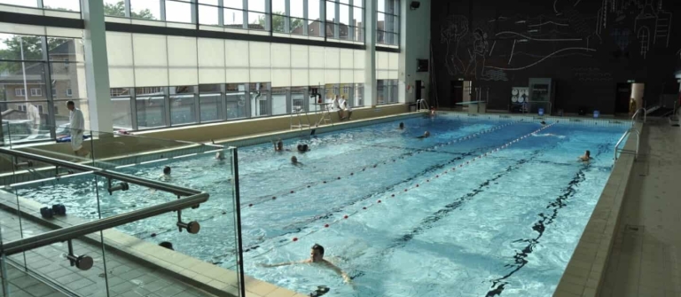 Ballade og uro: Odense Kommune stiller skarpt på konflikthåndtering i svømmehallen